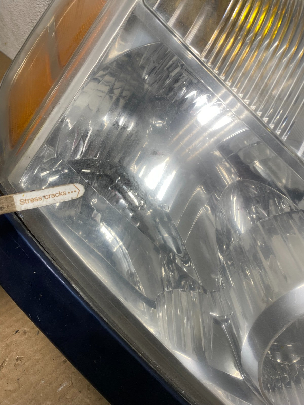 2004 to 2007 Nissan Armada Right Passenger RH Side Headlight W7747 DW3