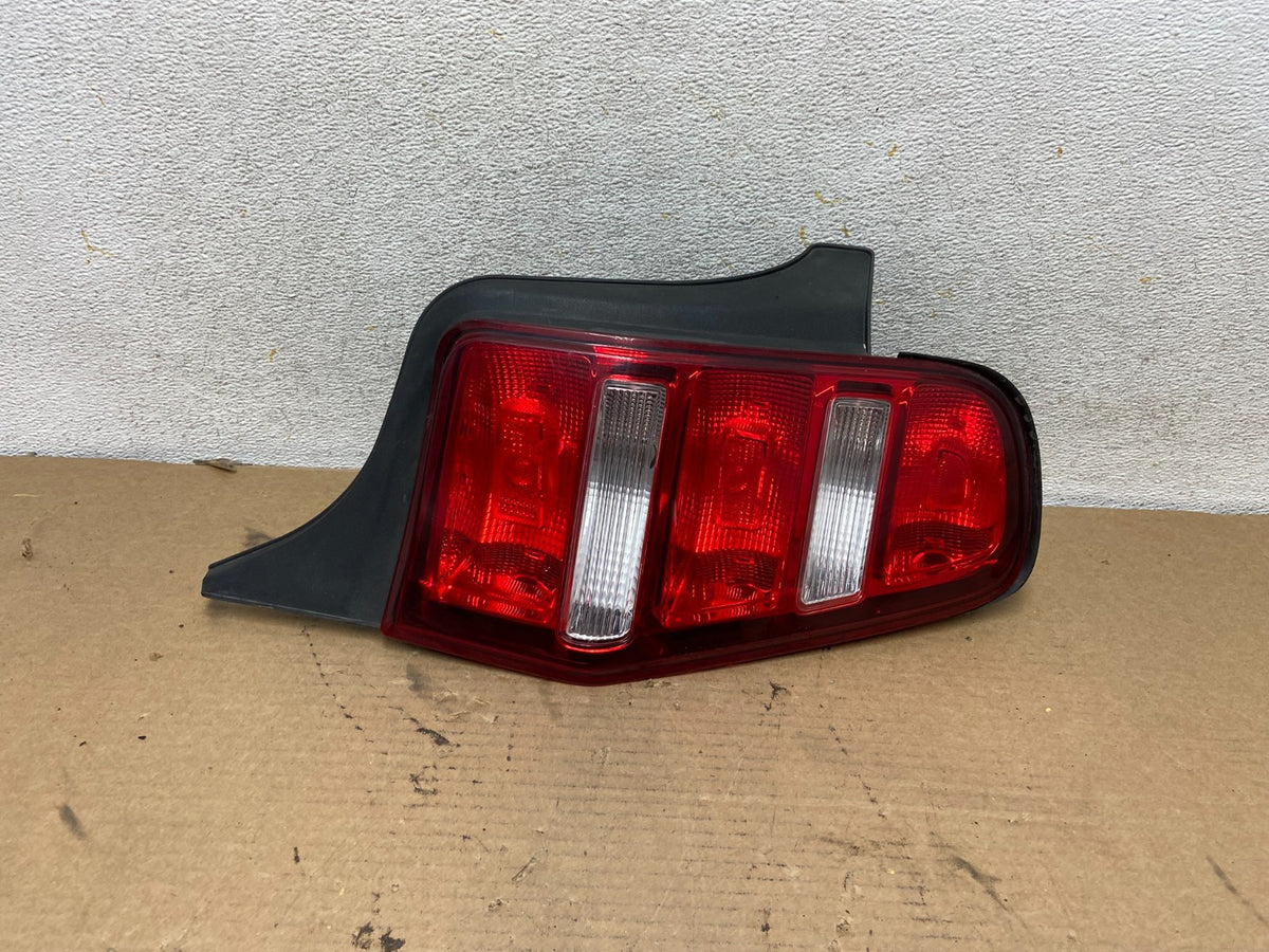 2010-2012 Ford Mustang Right Passenger Rh Side Tail Light AH4267 DW0