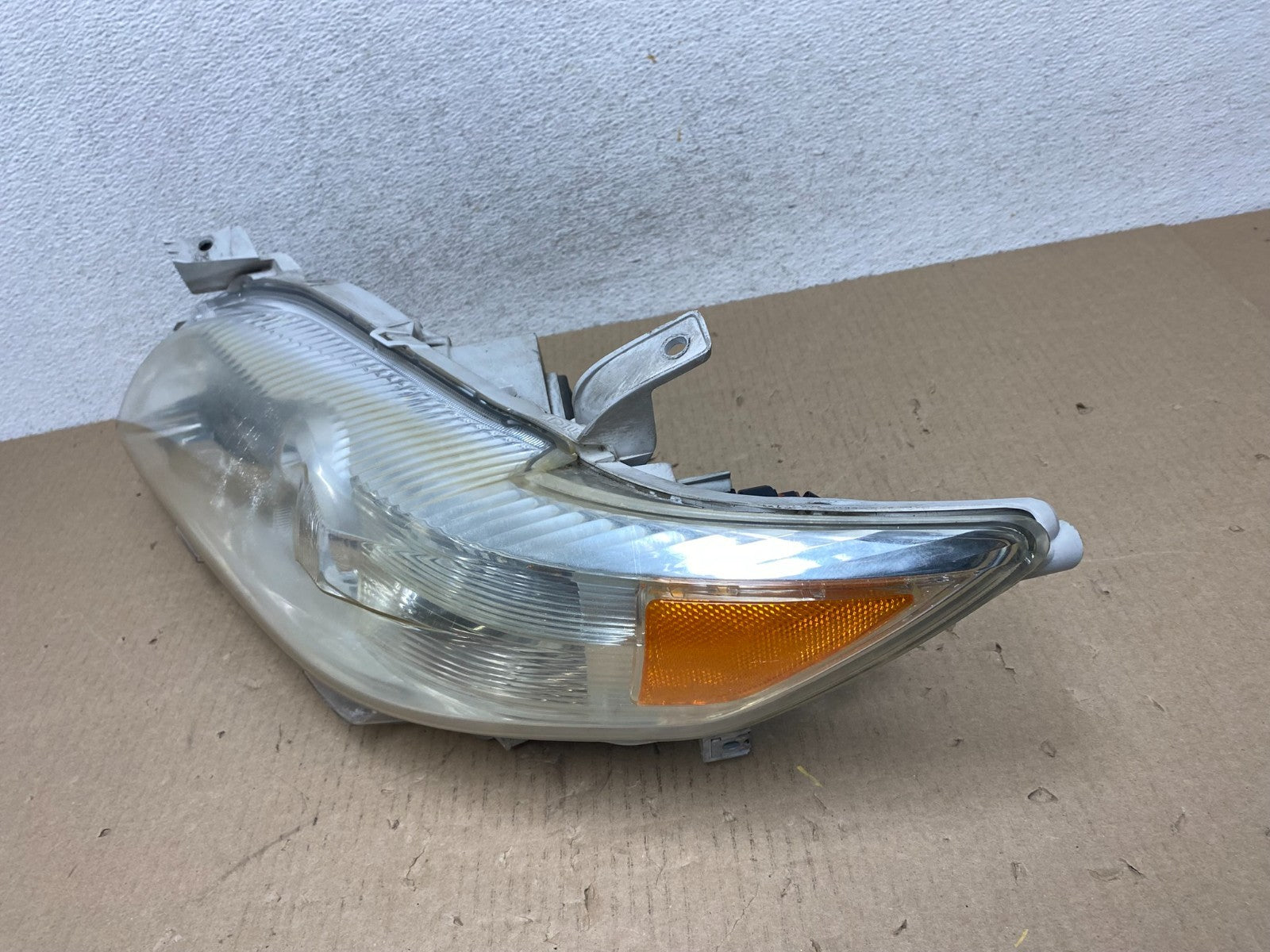 2010 - 2011 Toyota Camry Left Driver LH Halogen Headlight AG5921 DW1