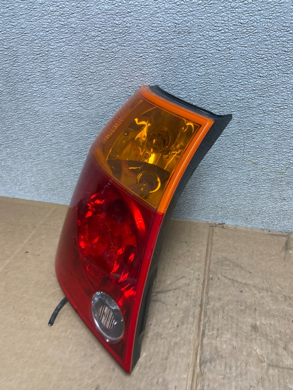 2004 2005 2006 Chrysler Pacifica Left Driver LH Tail Light Oem AA1495 PS1
