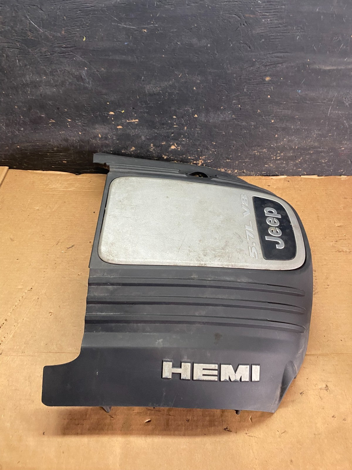 2005 to 2010 Jeep Grand Cherokee 5.7L Hemi Engine Cover Plastic Shield s0440 DG2