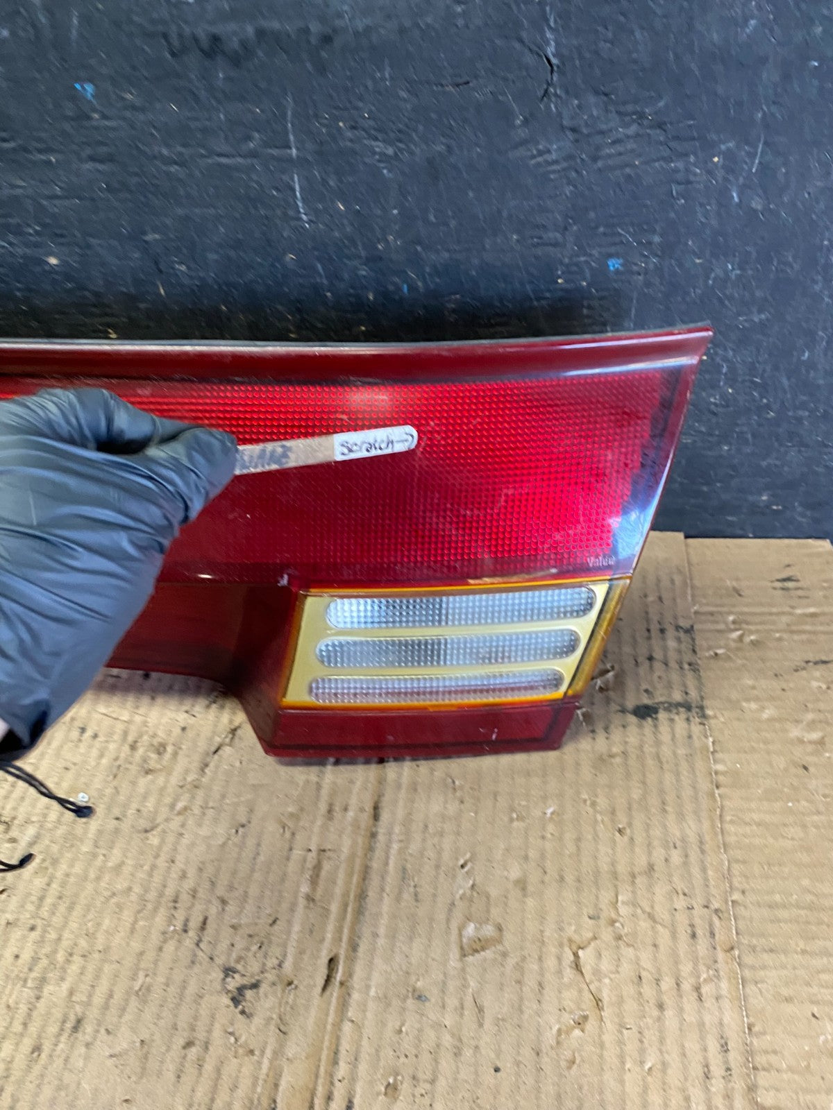 1997-2000 Saturn SC1 SC2 Coupe Center Trunk Finish Tail Light Q0372 DG6