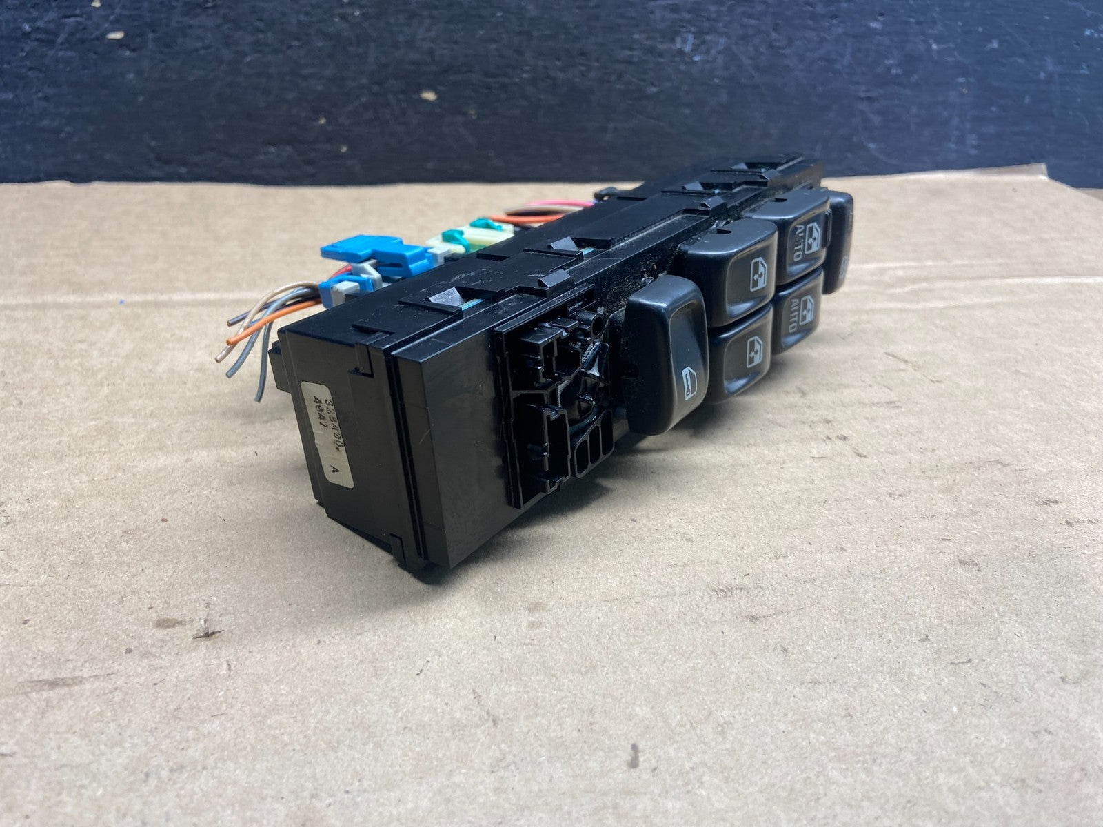2006 to 2009 Chevrolet Trailblazer Front Left Master Window Door Switch AE24861