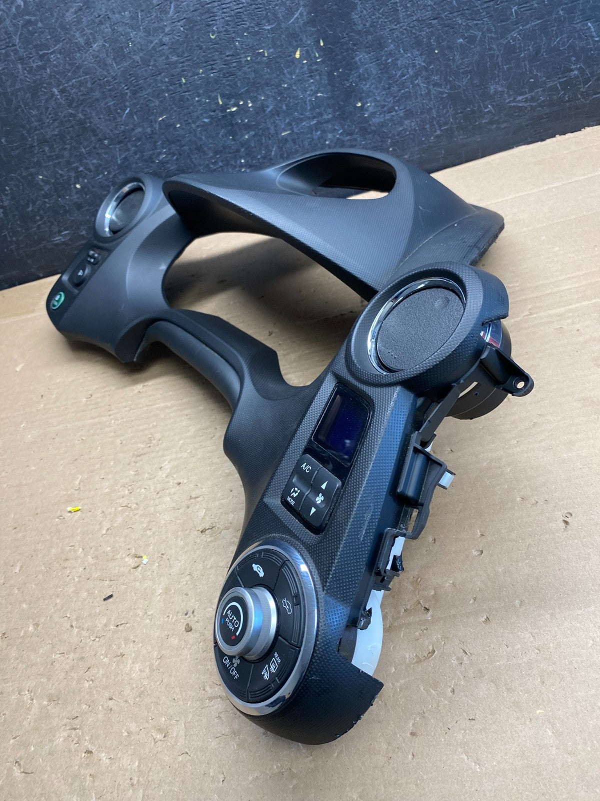 2010-2014 Honda Insight Speedometer Instrument Cluster Dash Trim AG6452 DG2