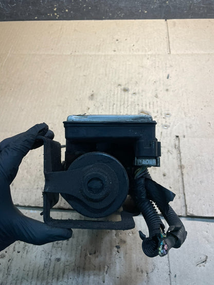 2004-07 Chevrolet Express ABS Pump Control OEM 13567136 Module v9085 DG5