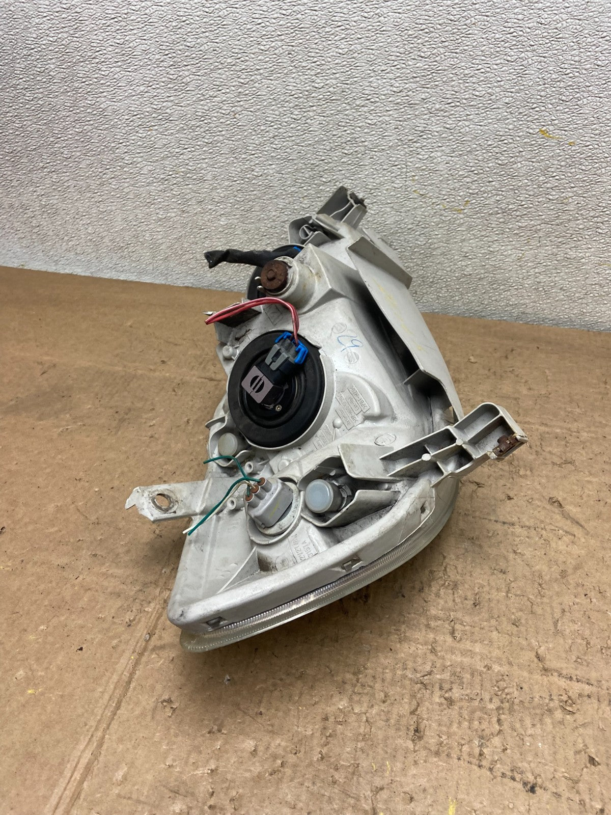 2003 to 2004 Toyota Corolla Left Driver LH side Headlight Oem Y7072 DW11