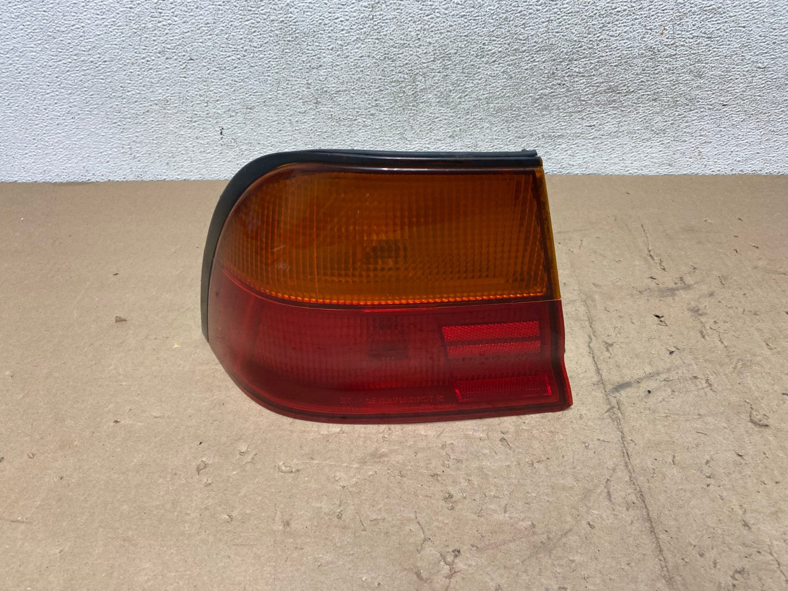 1995 1996 Nissan Maxima Left Driver LH Side Tail light AG5577 LK0