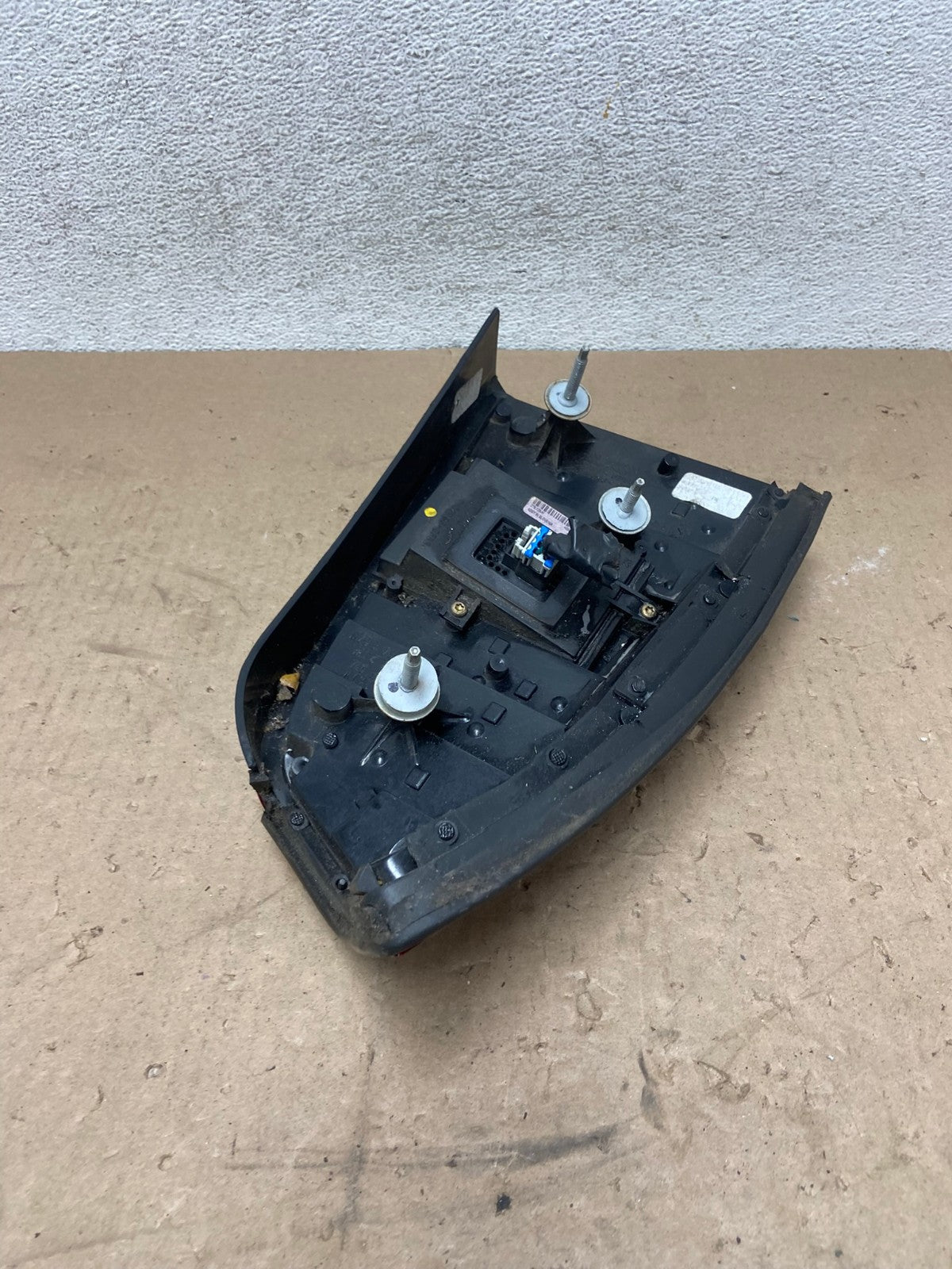 2000 to 2005 Cadillac Deville Right Passenger Rh Side Tail Light AG4913 LK5