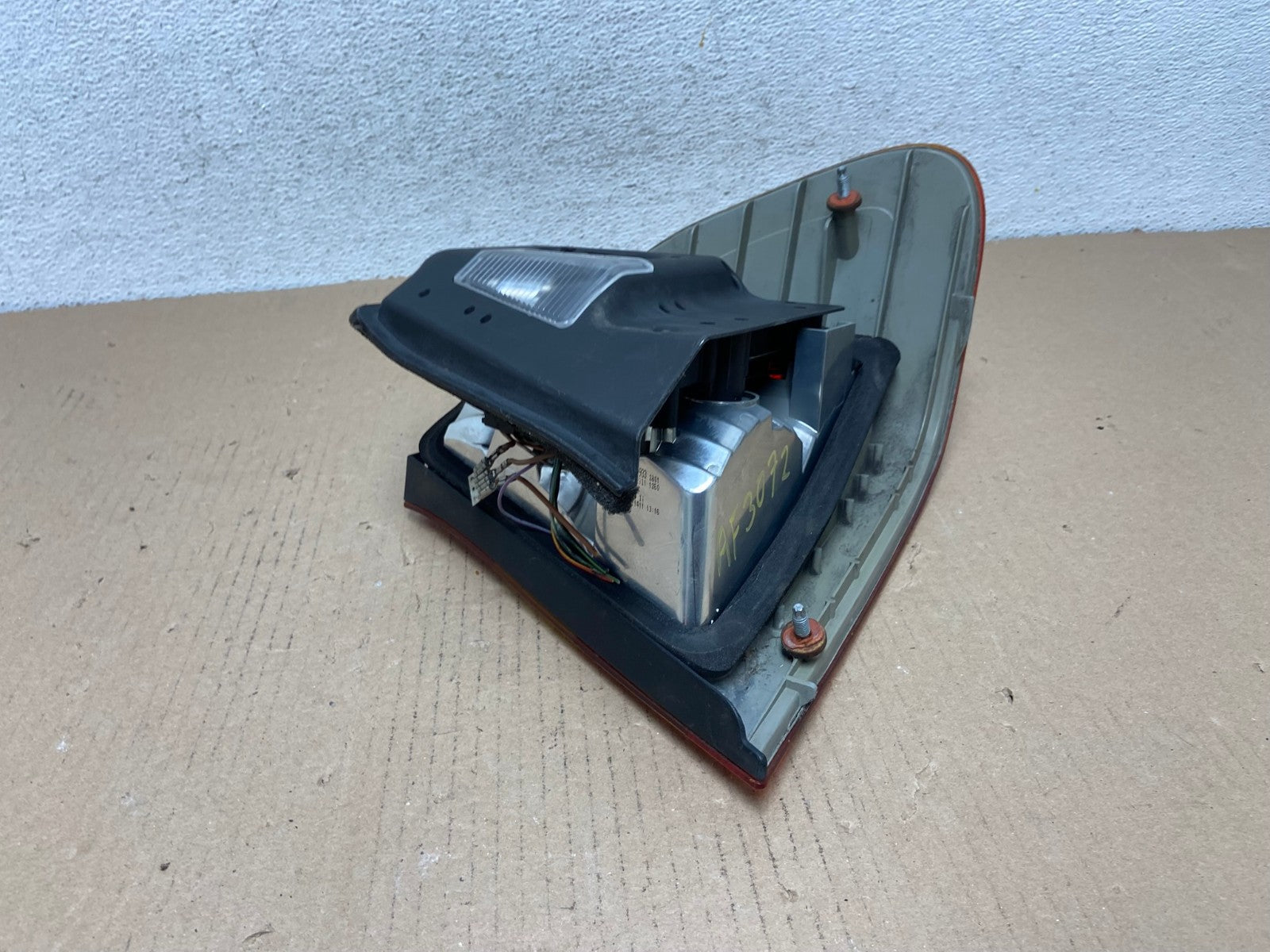 2002 - 2005 BMW 3 E46 Series Left Driver Side Lh Tail Light AF3072 LK4
