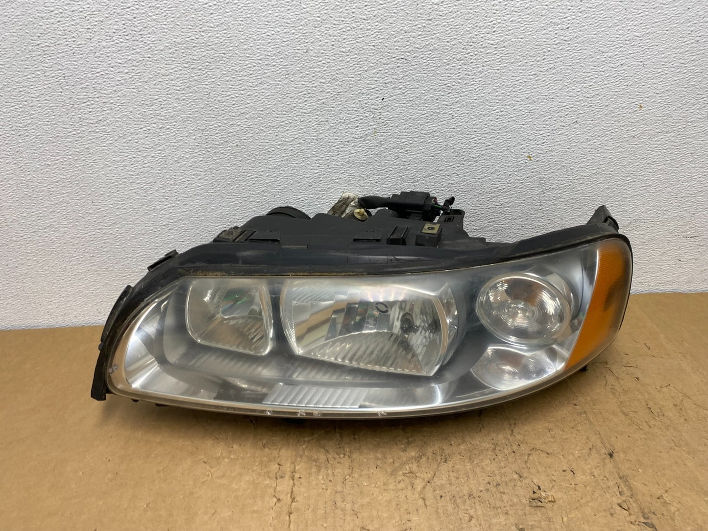 2005 to 2009 Volvo S60 Left Halogen Driver Side Headlight AD0556 DW0