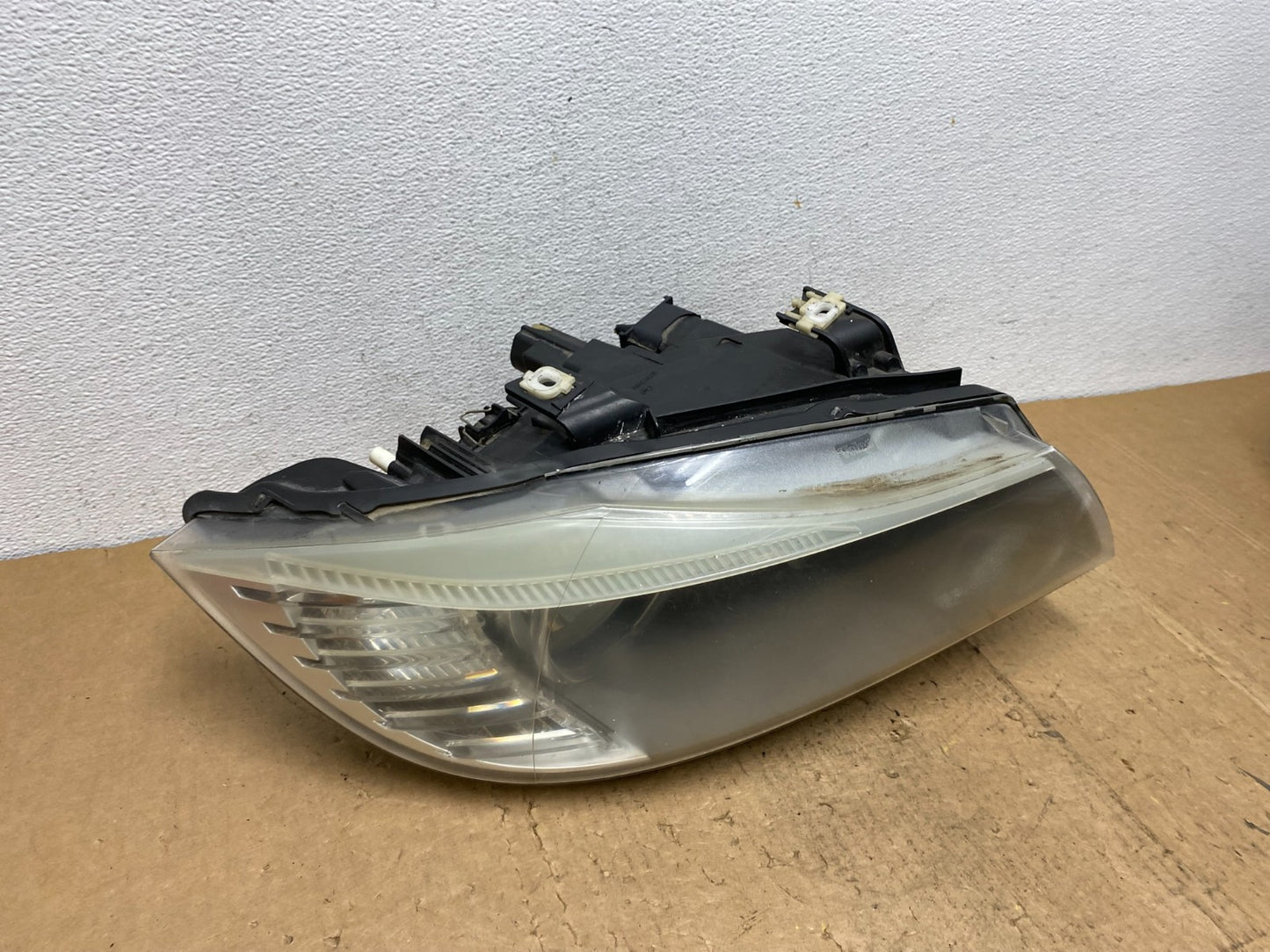 2009-2011 BMW 3 Series 328i 4/D Sedan Headlight Halogen Right Passenger AD05272