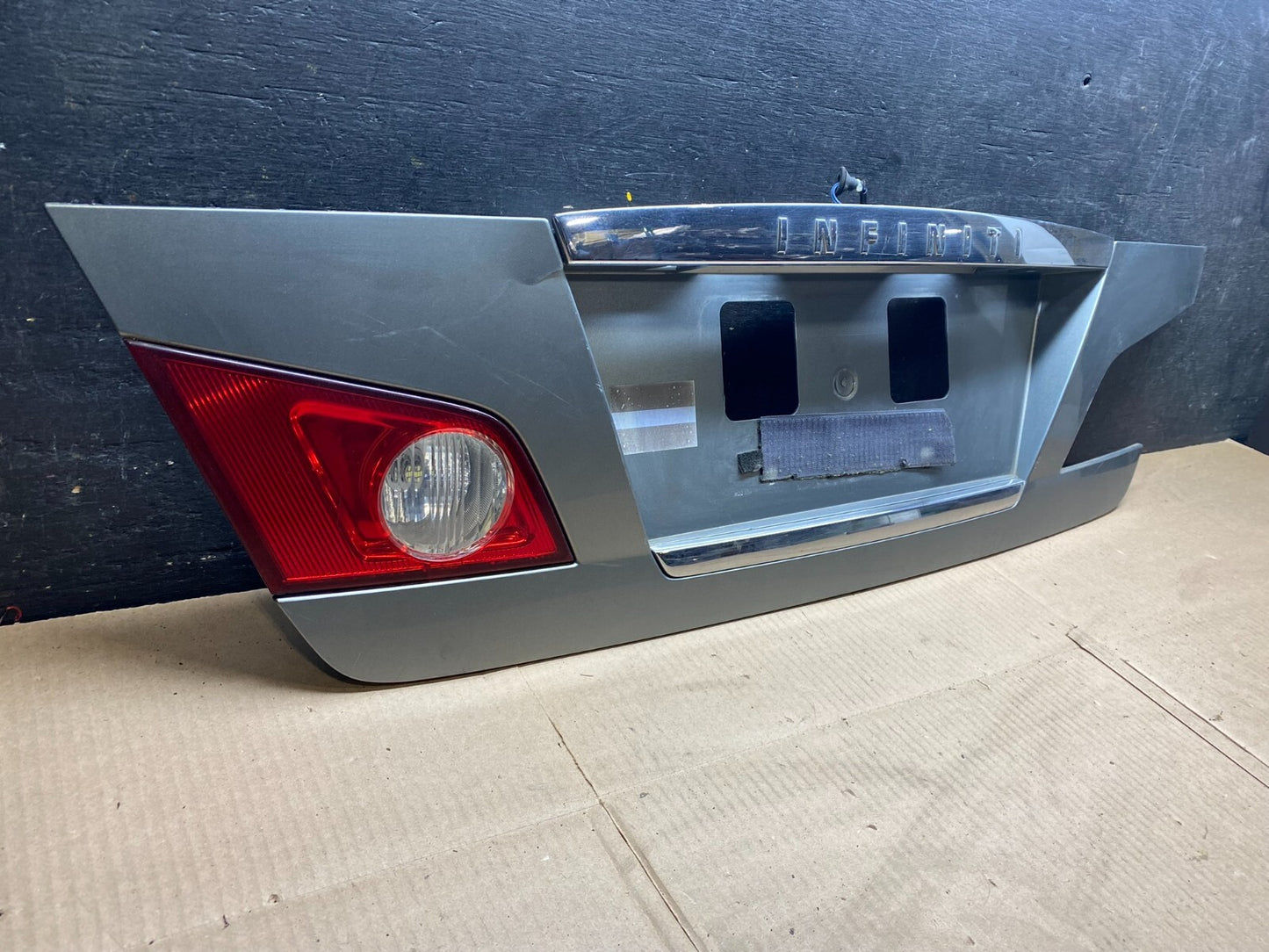 2006 2007 Infiniti M35 Rear Trunk Panel Trim Molding W/ Lights OEM C8036 DG12