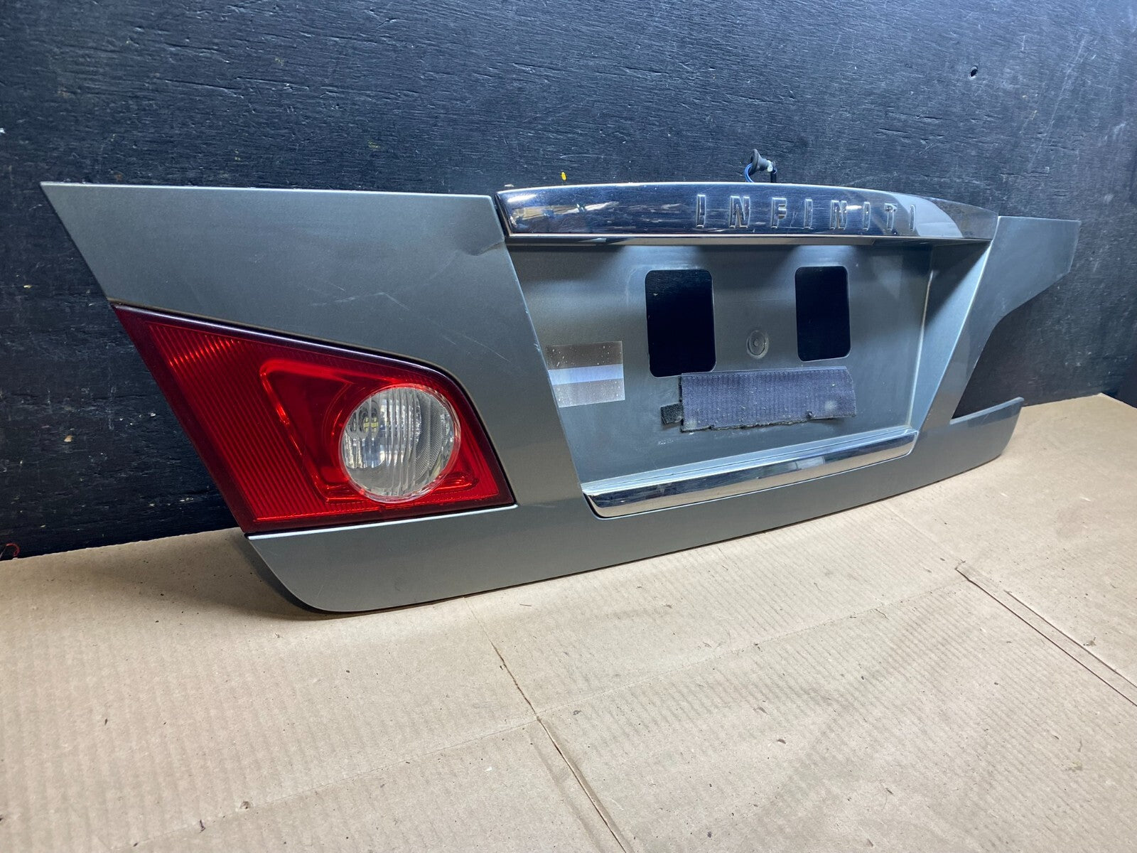 2006 2007 Infiniti M35 Rear Trunk Panel Trim Molding W/ Lights OEM C8036 DG12
