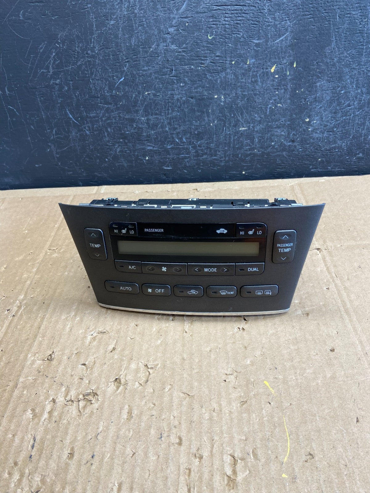 2002 - 2003 Lexus ES300 Center Dash A/C AC Heater Climate Control Unit AD2323 DG0
