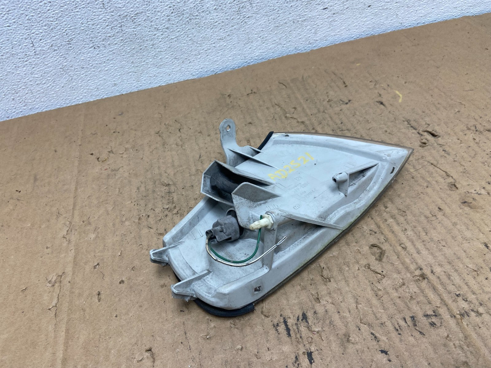 1995 to 1996 Toyota Camry Left Driver LH Side Turn Signal AD2521 DW5
