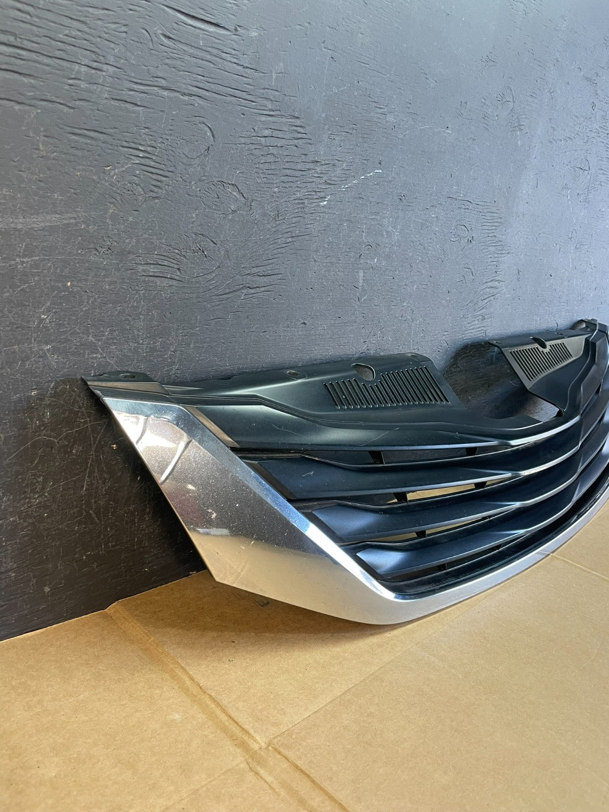 2011 to 2017 Toyota Sienna Front Upper Mesh Grill Grille AE0779 DG2