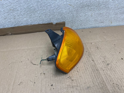 1999 to 2000 Mazda Protege Front Right Passenger Turn Signal Oem U6716 DG2