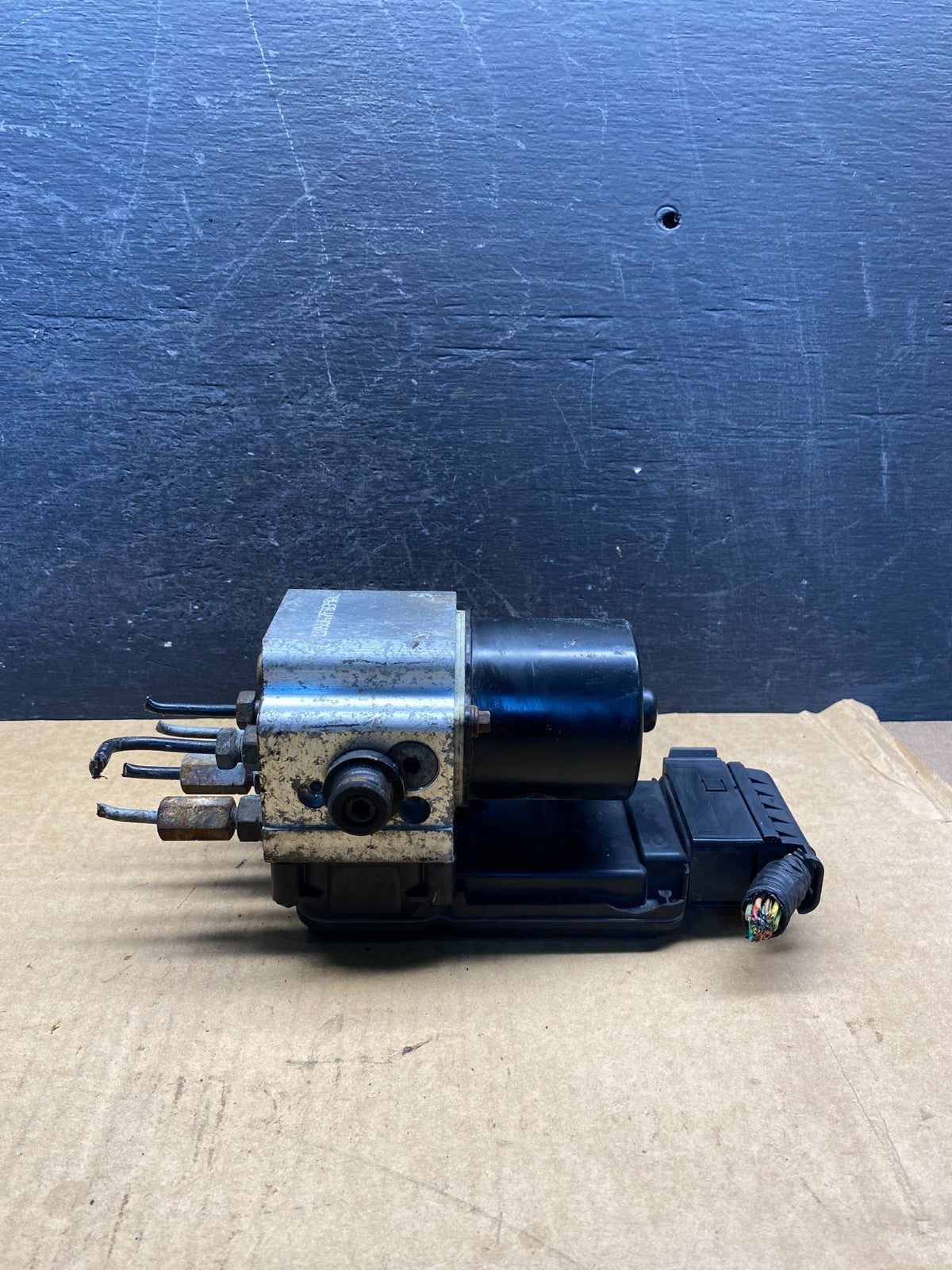 2004 2007 Ford E250 E350 Econoline Anti-Lock ABS Antilock Brake Pump AH7216 DW2