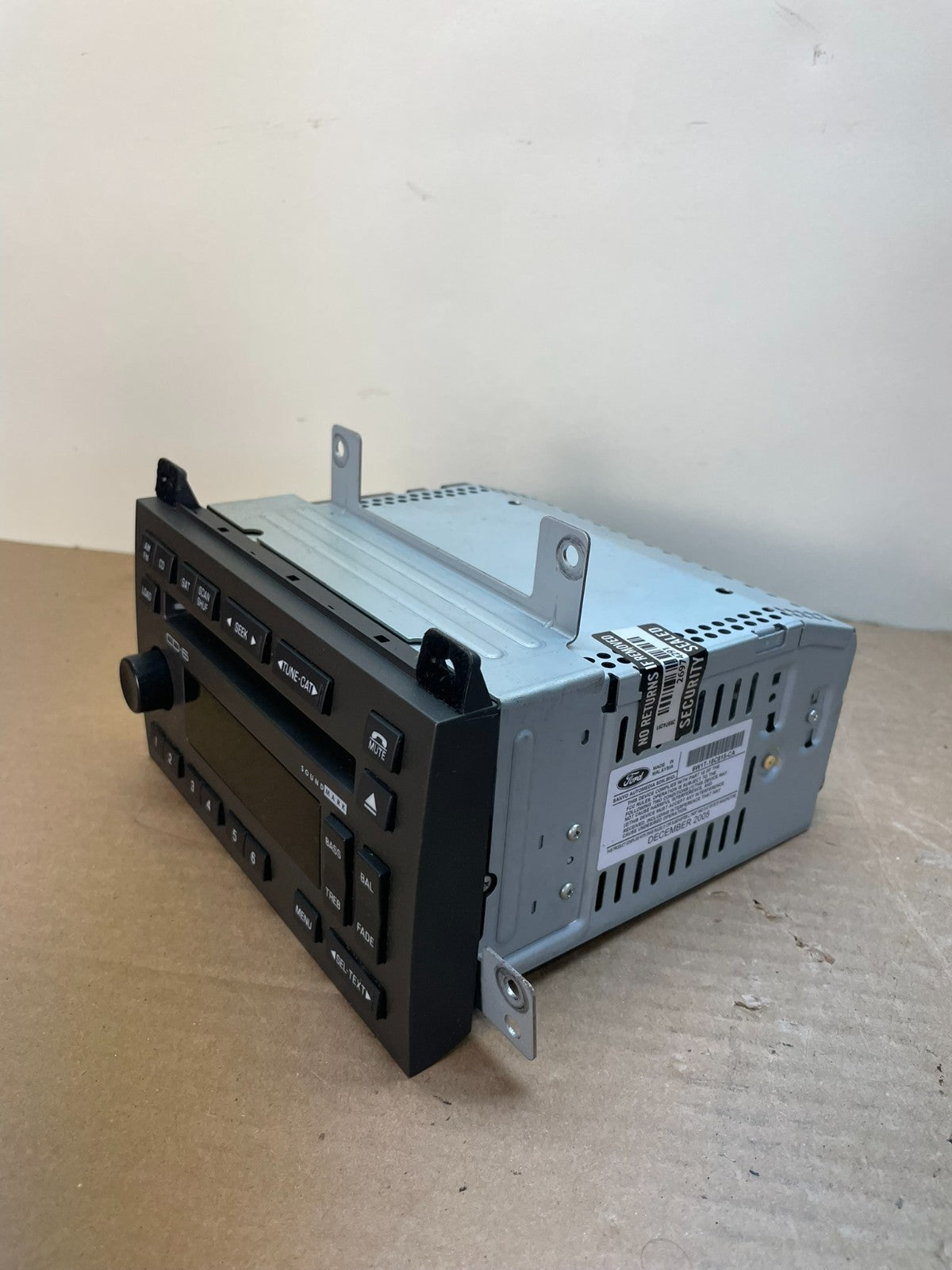 2006 - 2011 Lincoln Town Car AM/FM Radio CD Player ai0556 DG1