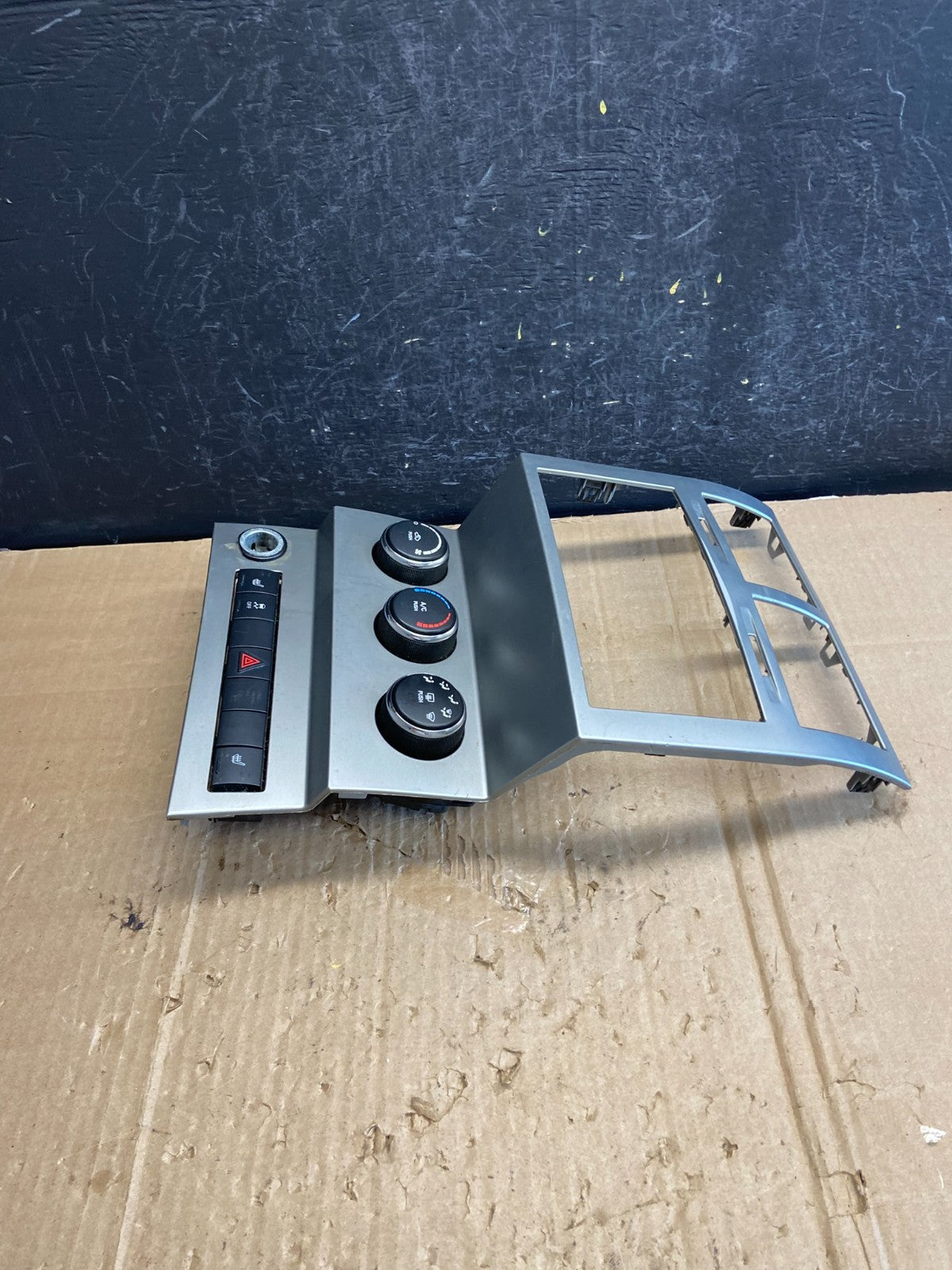 2007 to 2012 Dodge Nitro Dash Climate Temperature Control Radio Bezel AE1912 DG2