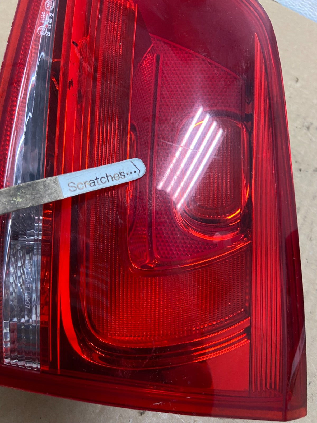 2011-2014 Volkswagen Touareg Right Passenger Side Inner Tail Light AF7960 GD3