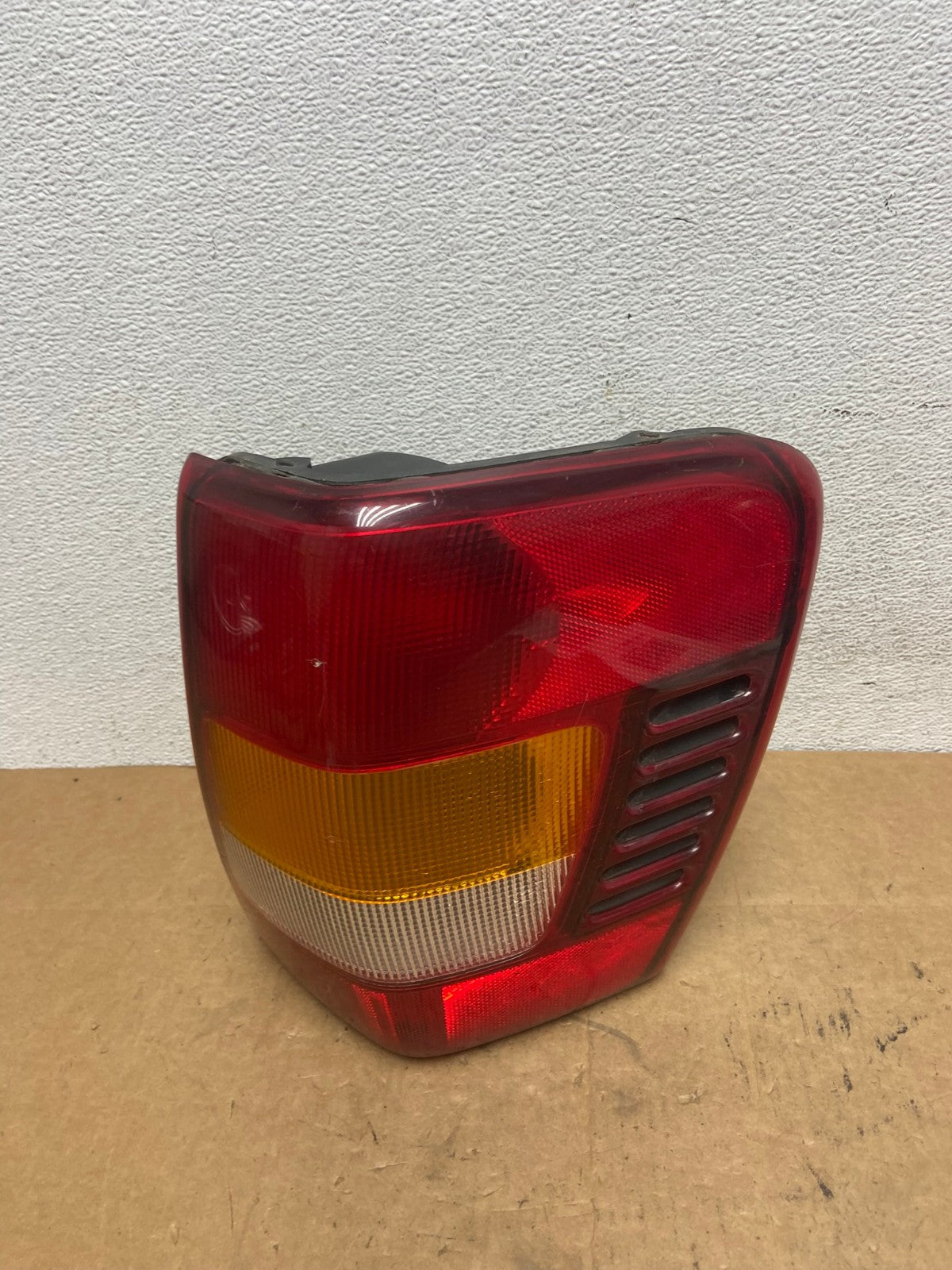 1999-2004 Jeep Grand Cherokee WJ Right Passenger Rh Tail Light AD4809 LK0
