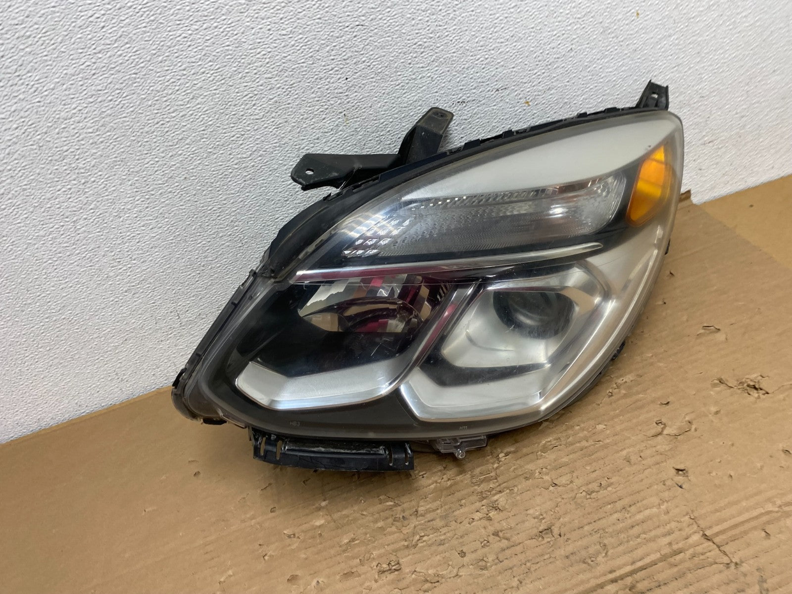 2016-2018 Chevrolet Equinox Left Driver LH Halogen Headlight AD4337 DW2