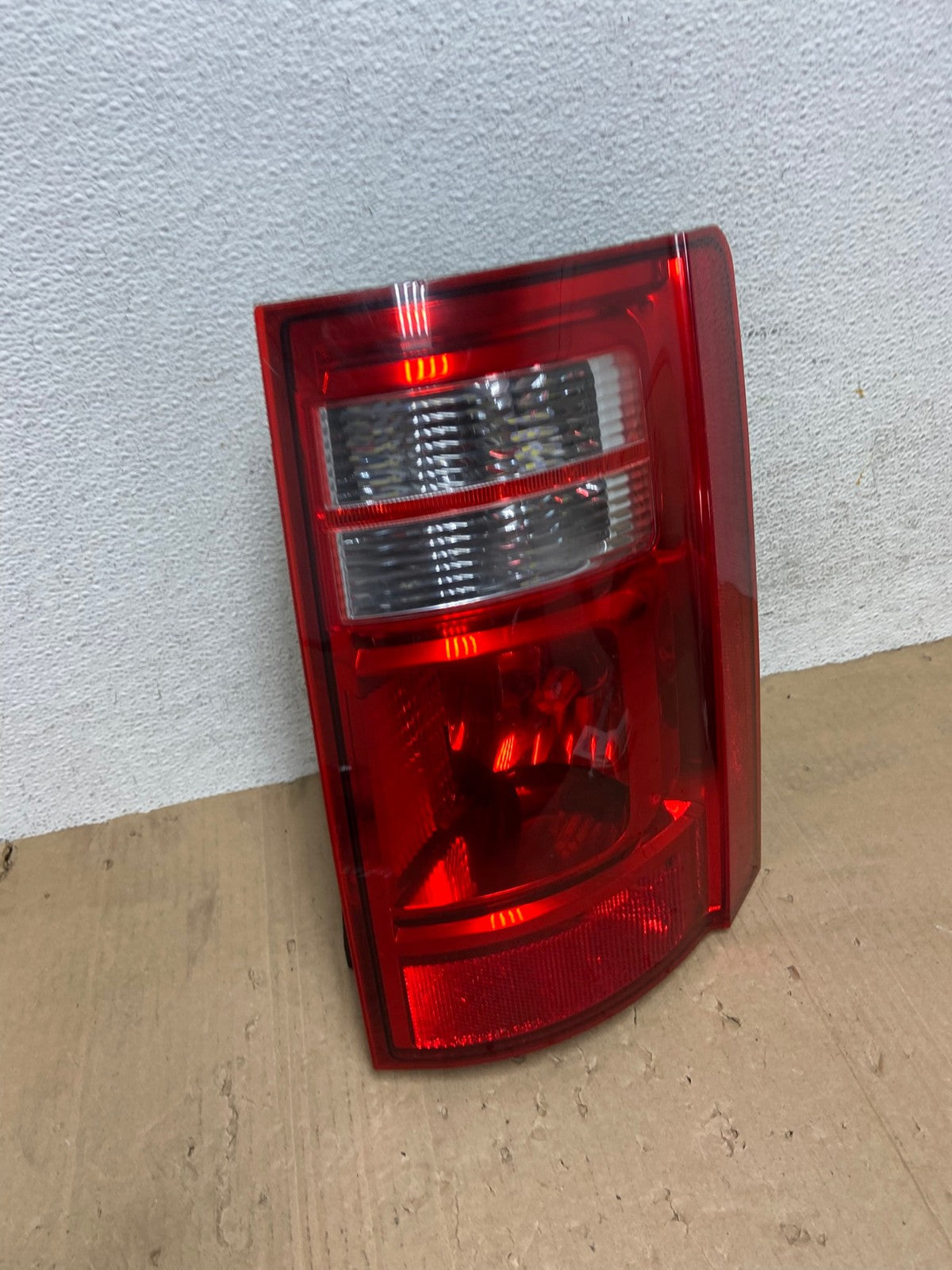2008 2009 2010 Dodge Grand Caravan Right Passenger Rh Tail Light AE9184 LK2