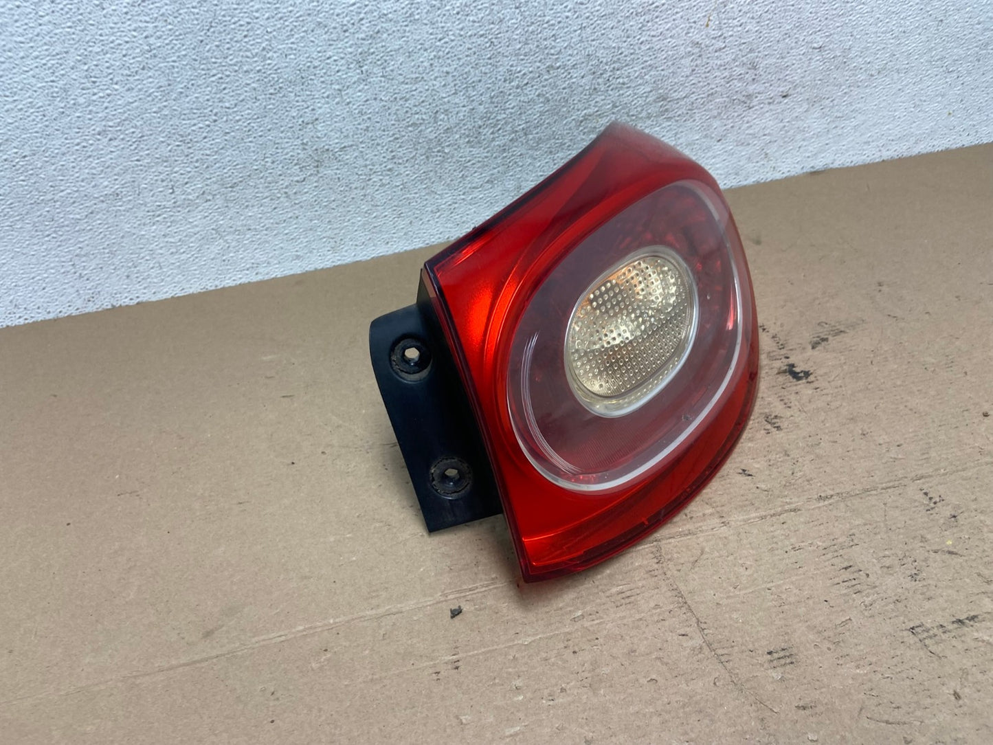 2009 to 2011 Volkswagen Tiguan Right Passenger Side Tail Light AF4732 LK2