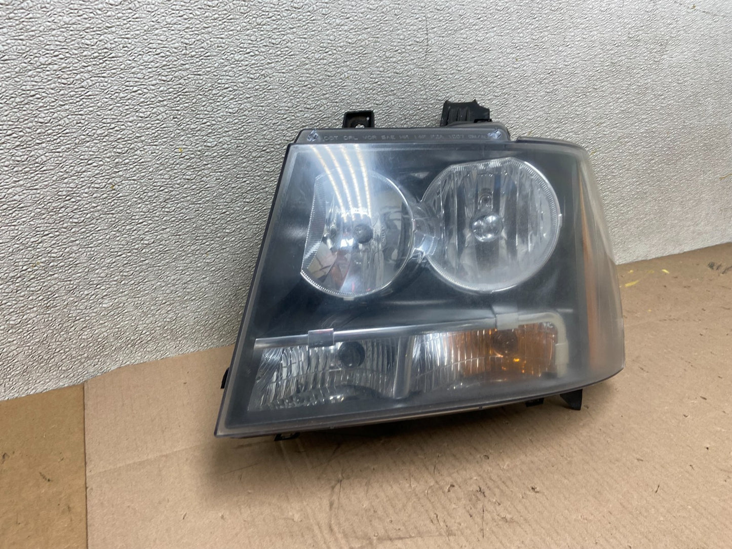 2007 to 2013 Chevrolet Suburban Tahoe Left Driver LH Headlight Oem AA0374 DW2