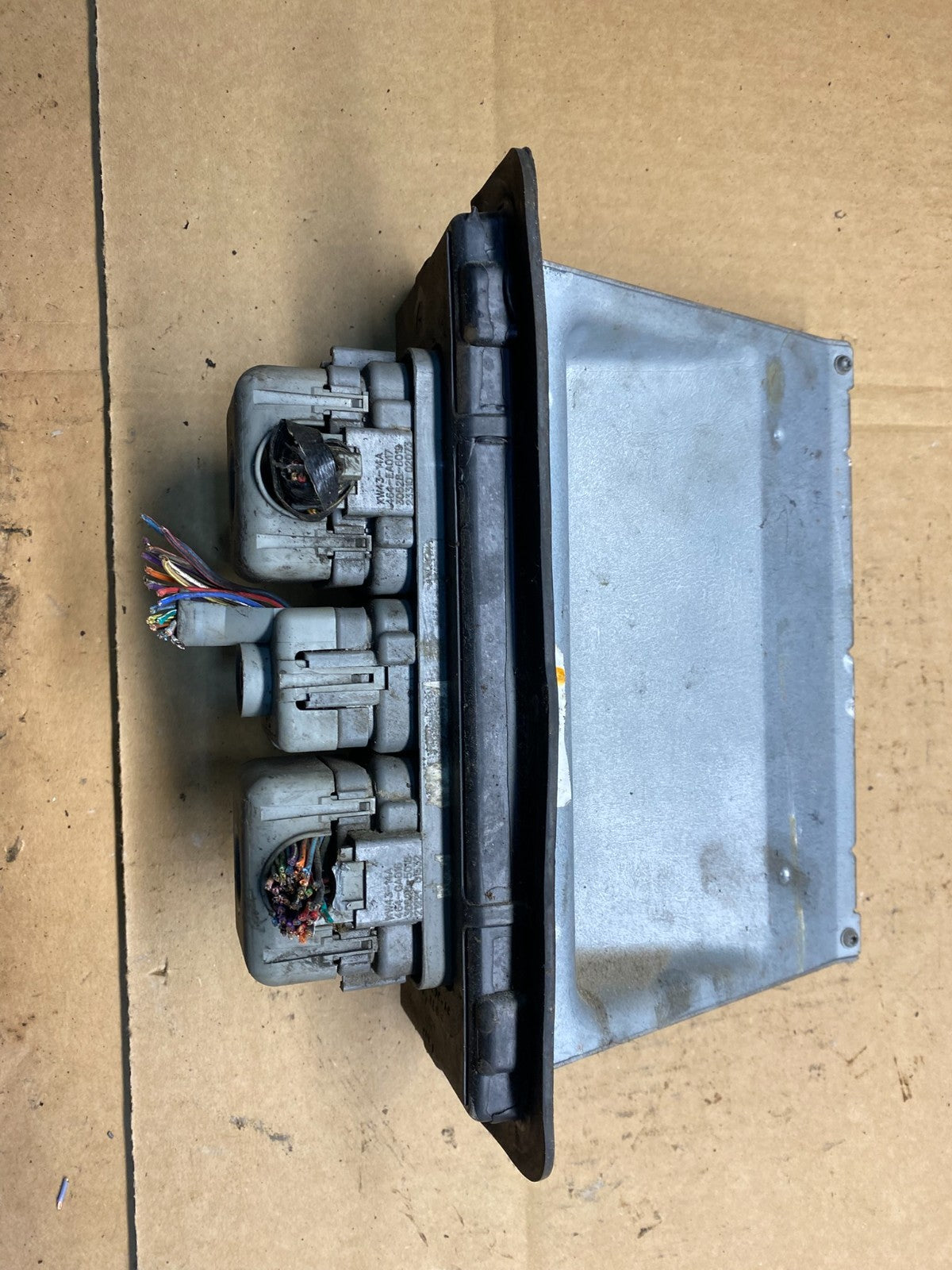 78 8592F A1 Cardone Engine Control Module P/N:78-8592F AV R4462 PS1