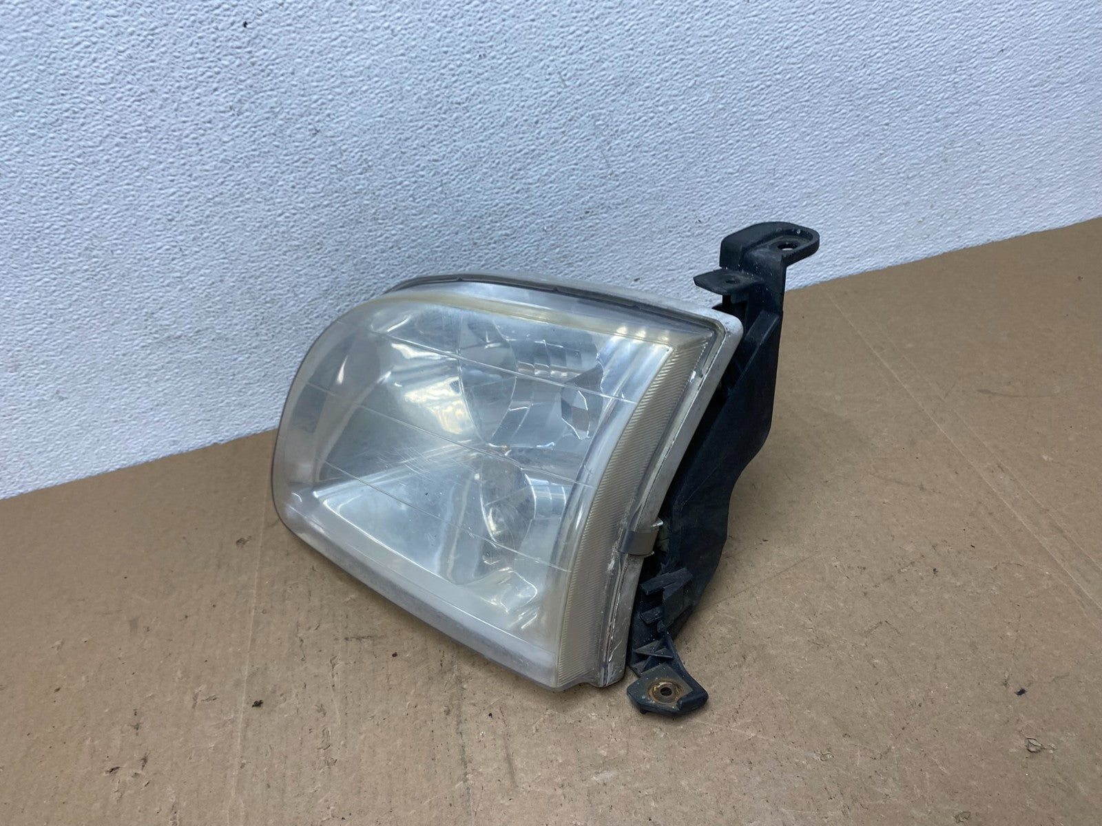 2000 - 2004 Toyota Tundra Left Driver LH Side Halogen Headlight AC5793 DW1