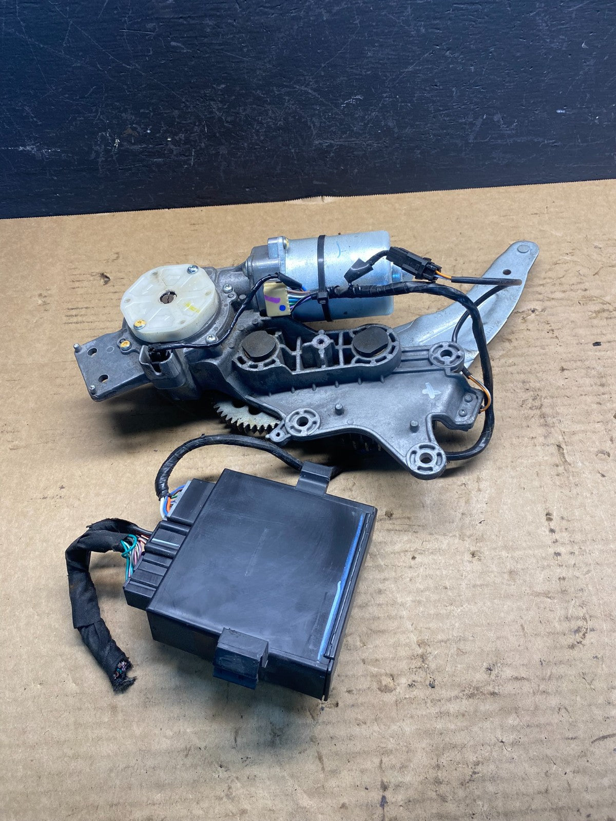 2009-2012 GMC Acadia Power Motor Liftgate Tailgate Control Module ac7997 DG0