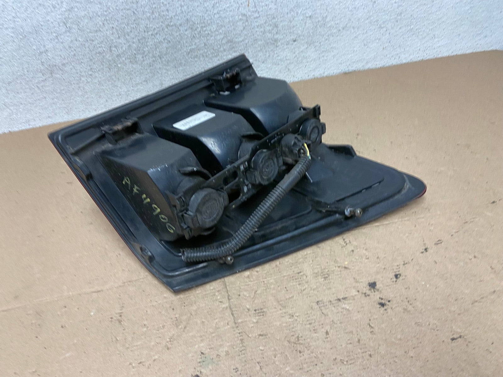 2005 to 2006 Jeep Grand Cherokee Left Driver Side Lh Tail Light AF4906 LK6