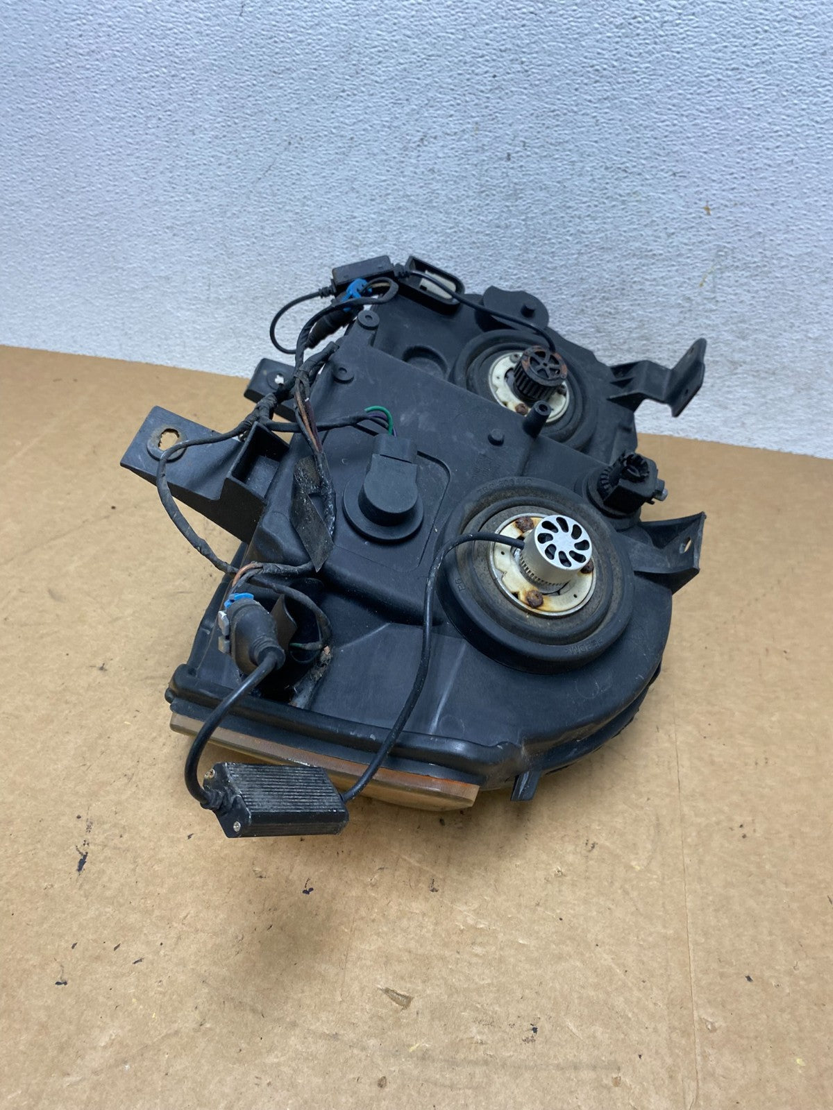 2005-2007 Jeep Grand Cherokee Right Passenger RH Halogen Headlight AE3220 DW6