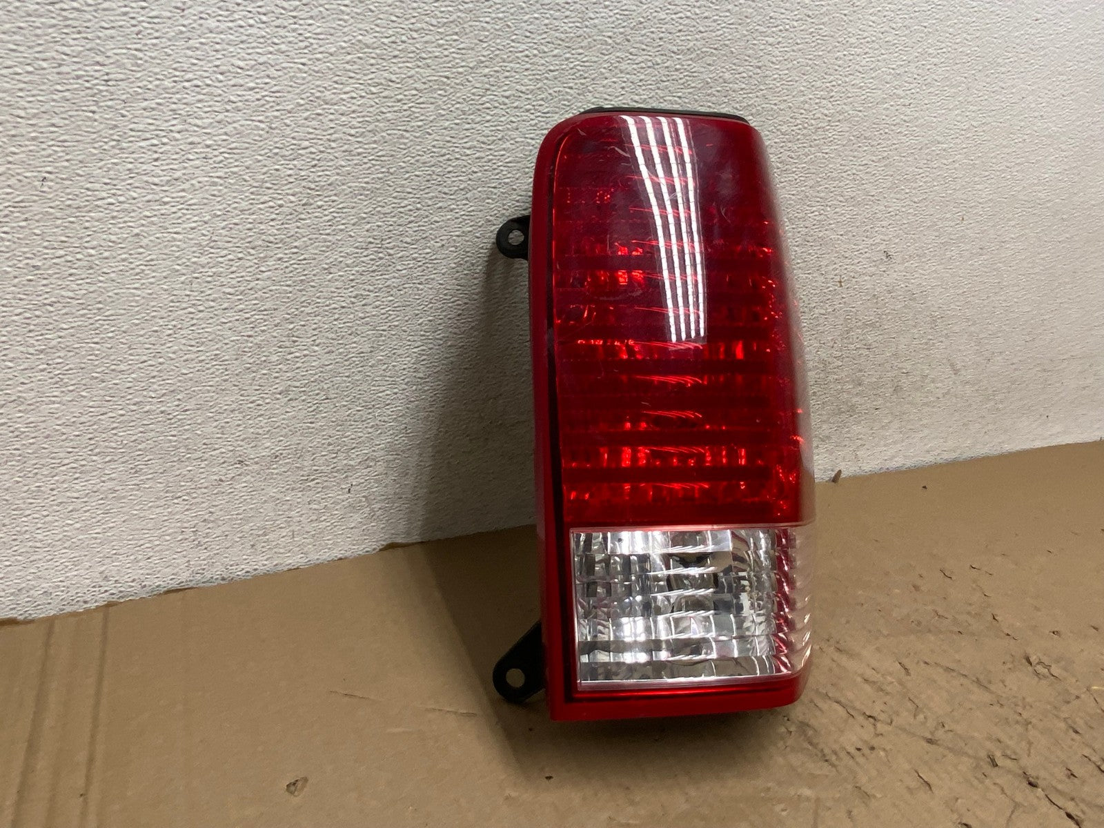 2007 2008 2009 Chrysler Aspen Tail Light Right Passenger Rh Side AG8083 LK1