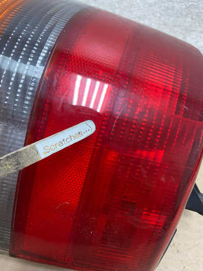 1993-1998 Jeep Grand Cherokee ZJ Right Passenger Side Rh Tail Light AH9400 LK3