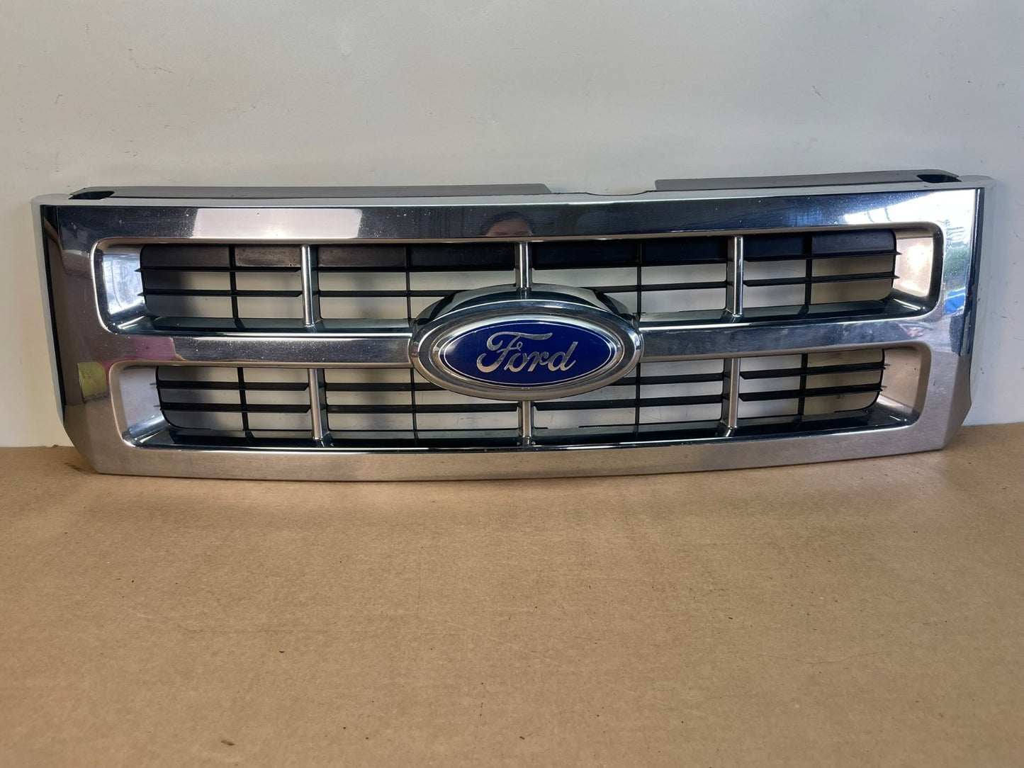 2008 to 2012 Ford Escape Front Upper Grill Grille af8567 DG0