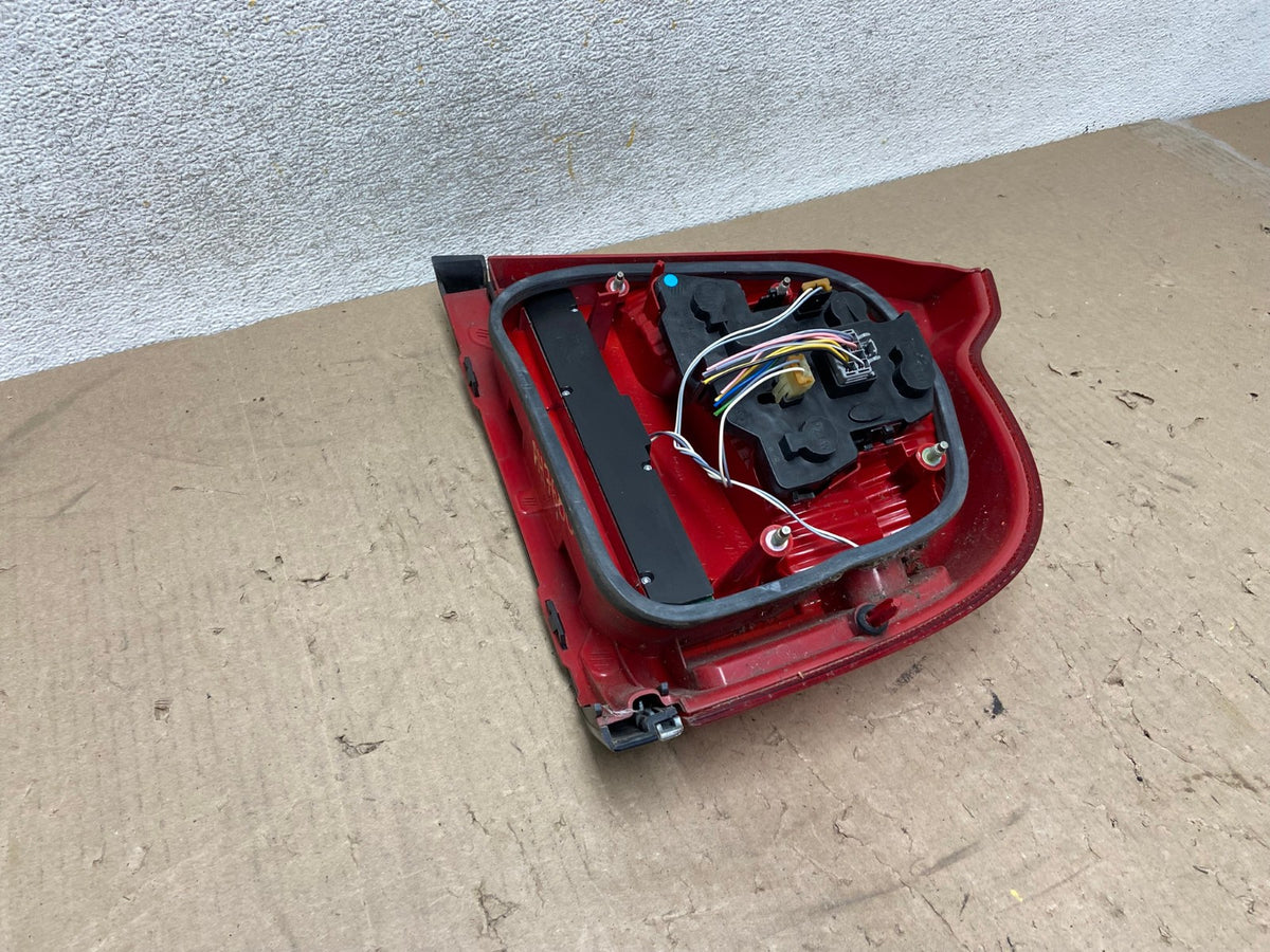 2004 - 2006 Volvo S80 Left Driver LH Side Tail Light AH7680 LK3