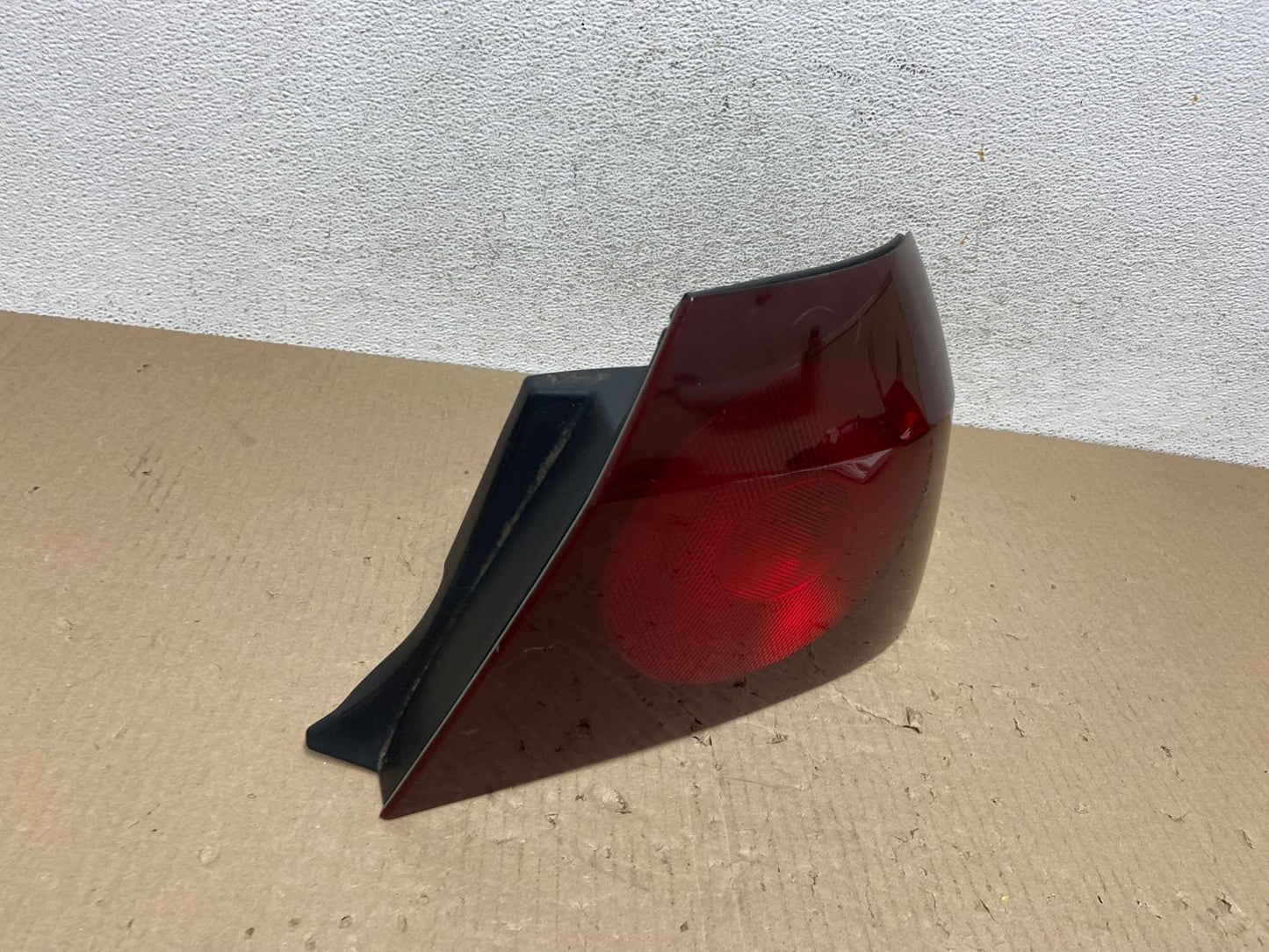 2000 to 2005 Chevrolet Impala Right Passenger Rh Side Tail Light AE9714 LK2