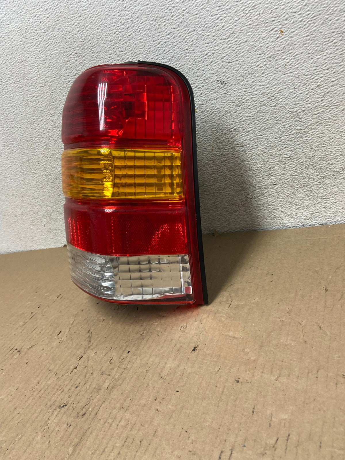 2001 to 2007 Ford Escape Right Passenger RH Side Tail Light AG7981 LK2