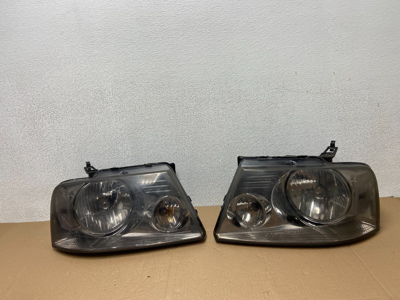 2004 to 2008 Ford F-150 F150 Left+Right Halogen Headlights AB6097 DW0