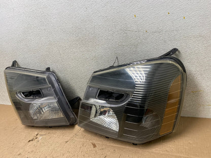 2005 to 2009 Chevrolet Equinox Left+Right Set Halogen Headlights W2748 DW2