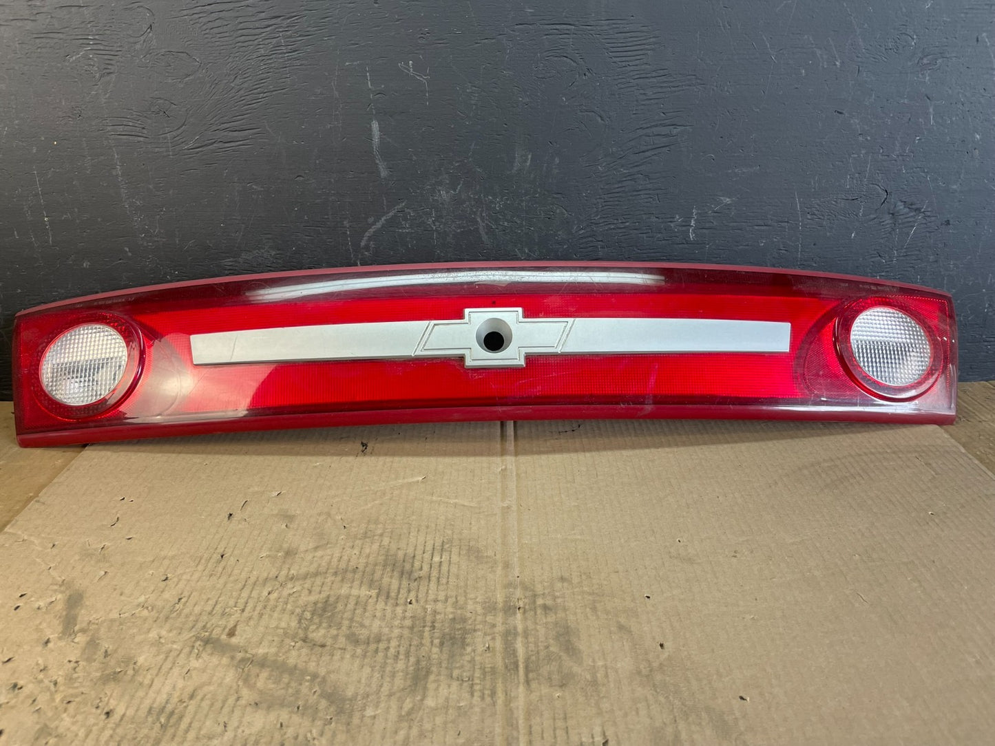 2003 2004 2005 Chevrolet Cavalier Rear Trunk LID Center Tail Light Oem AB7987 DG0