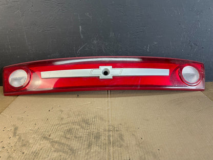 2003 2004 2005 Chevrolet Cavalier Rear Trunk LID Center Tail Light Oem AB7987 DG0