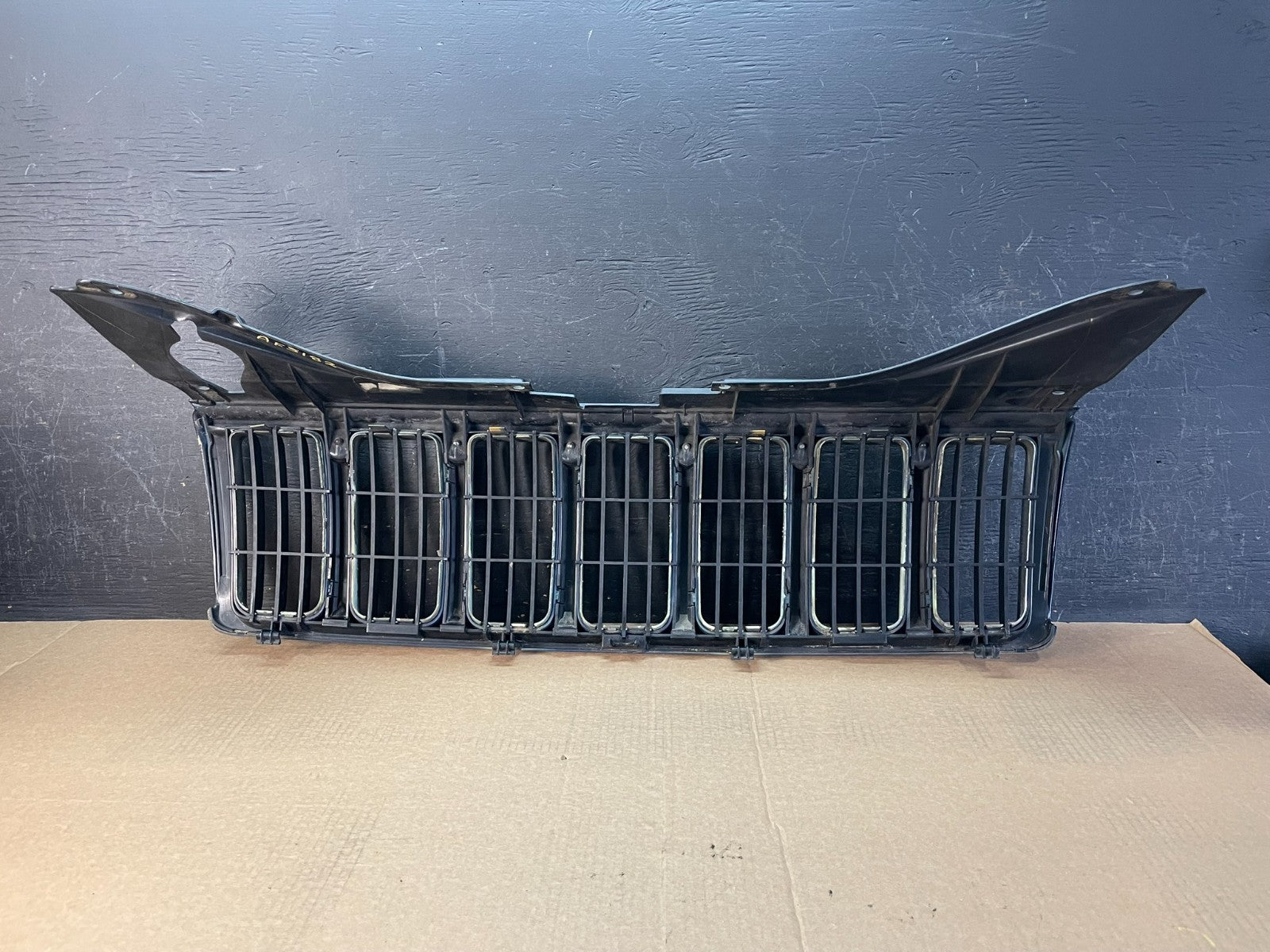 2005 2006 2007 Jeep Grand Cherokee Front Upper Grill Grille AF5182 DG3