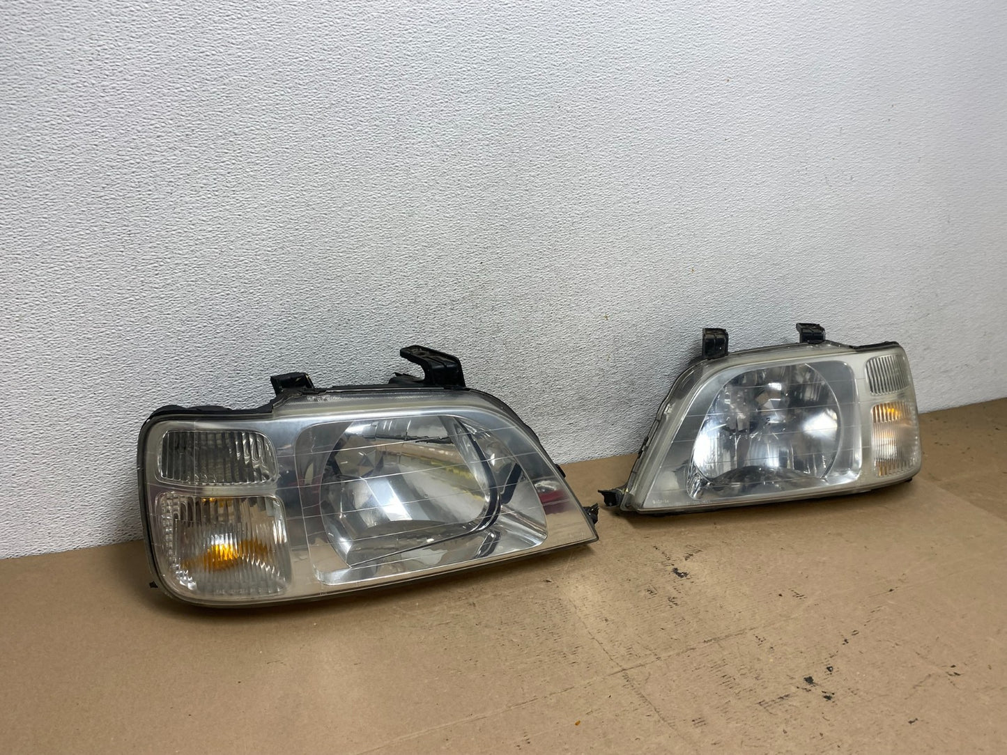 1997 to 2001 Honda CR-V Crv Left+Right Set Chrome Headlights Halogen AF4711 DW2