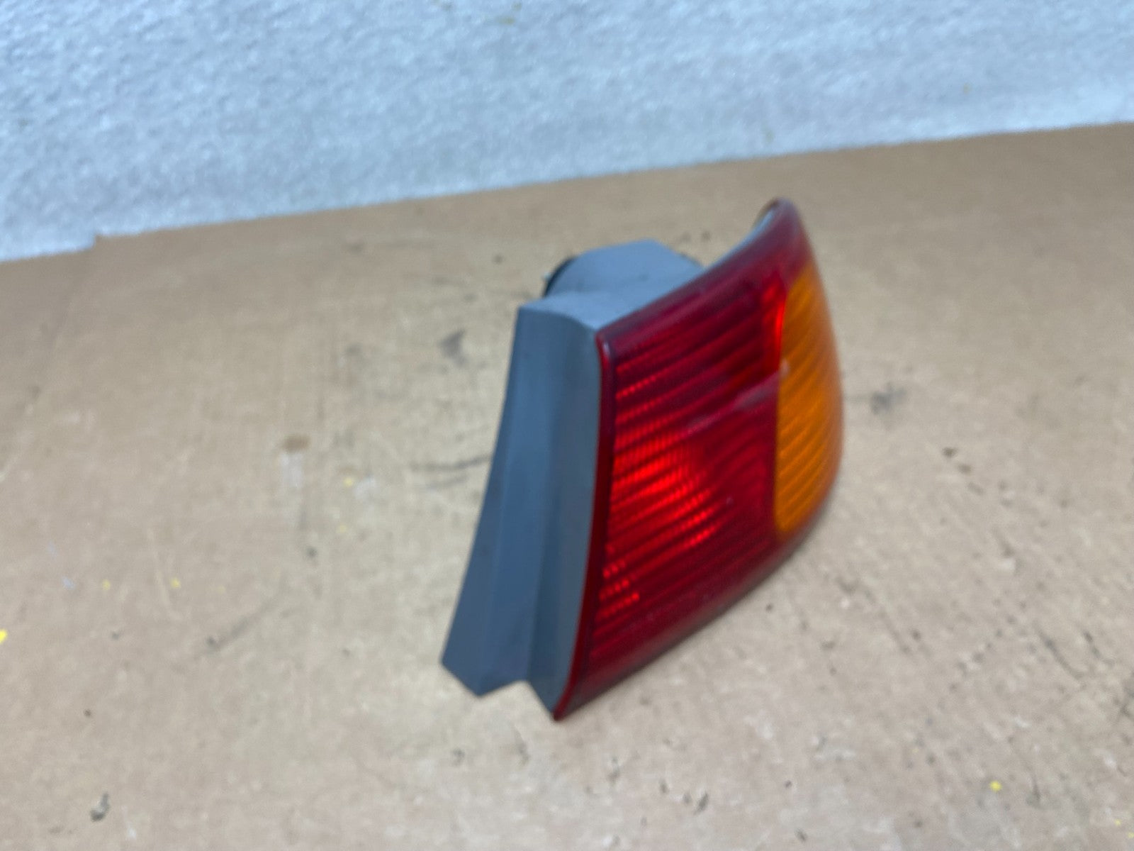 1998 1999 2000 Toyota Corolla Right Passenger Side Tail light OEM Z7052 DW2
