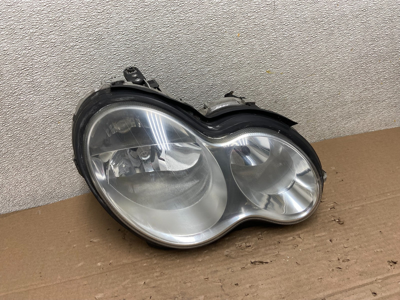 2005 to 2007 Mercedes-Benz C-Class Right Passenger Side Headlight AB1474 DW0