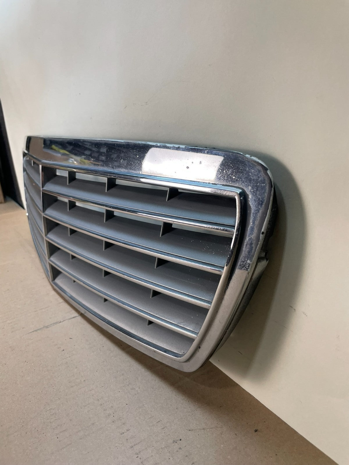 2003 to 2006 Mercedes Benz E-Class Front Upper Grill Grille AJ0695 DG1